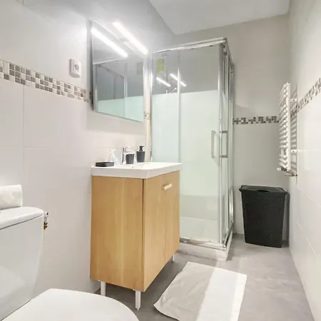 Homey Stone - Private Balcony, Wifi & Netflix Annemasse