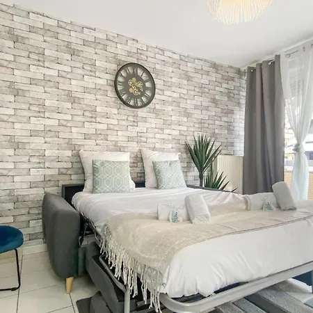 Apartment Homey Stone - Private Balcony, Wifi & Netflix Annemasse