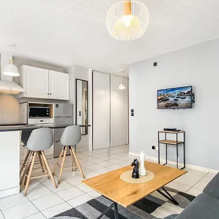 Homey Stone - Private Balcony, Wifi & Netflix *