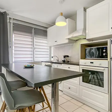 Homey Stone - Private Balcony, Wifi & Netflix
