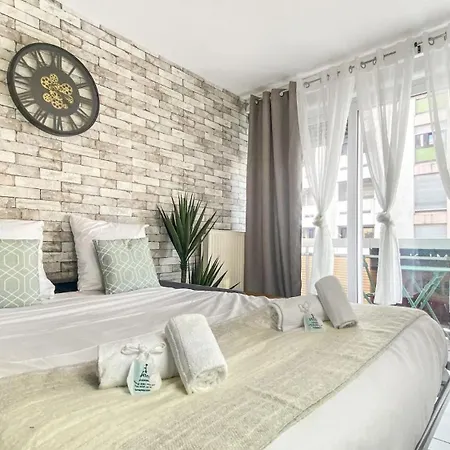 Homey Stone - Private Balcony, Wifi & Netflix *