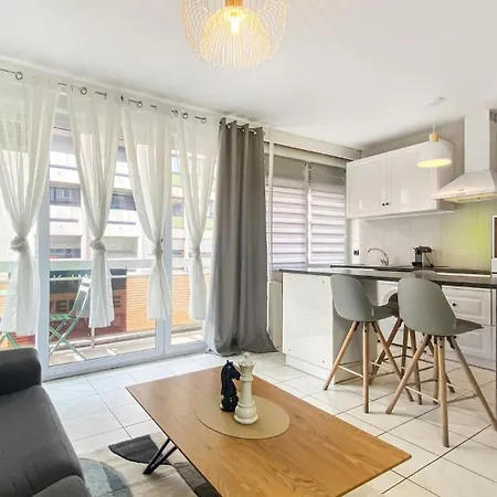 Homey Stone - Private Balcony, Wifi & Netflix